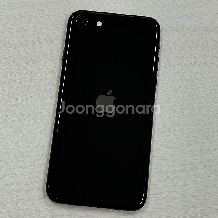 아이폰SE2 블랙색상 64용량 무잔상 깨끗한단말기 16만 판매해요--0